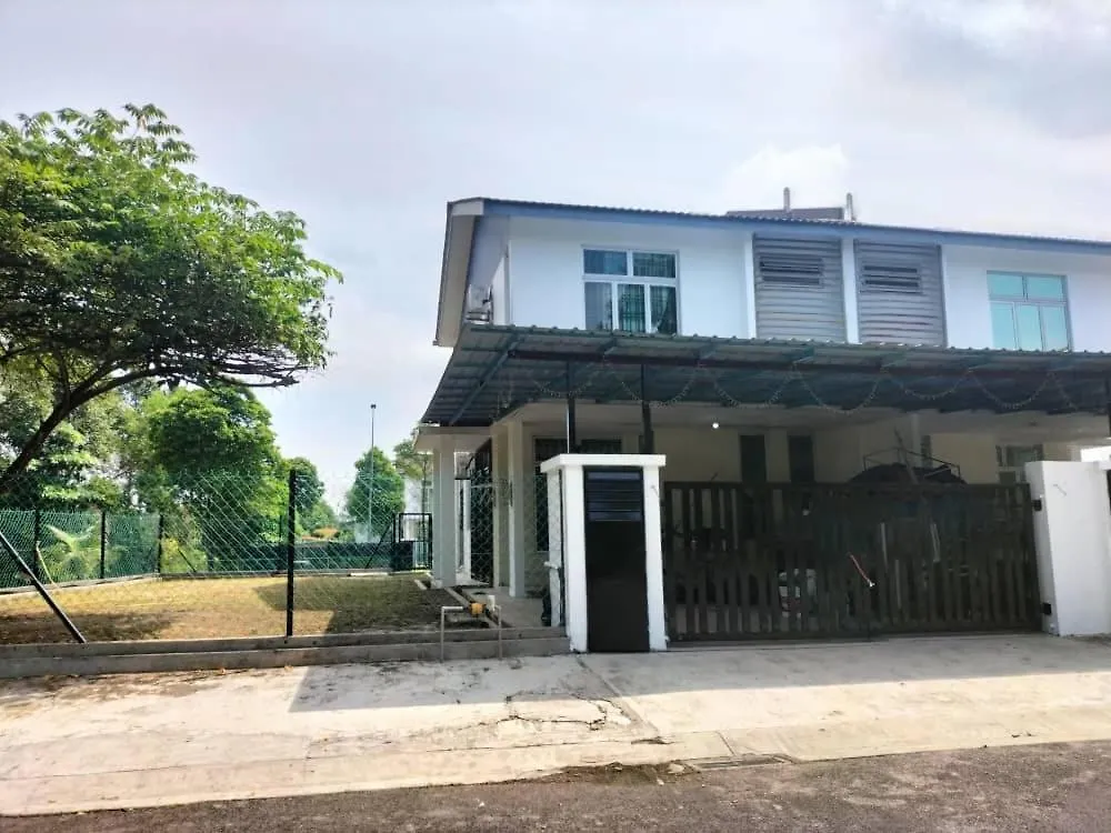 Iris 31 Corner Lot Near Legoland Jdt Utm Malay Only Villa Johor Bahru 0*,