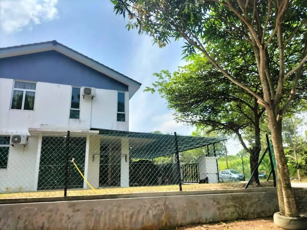 Iris 31 Corner Lot Near Legoland Jdt Utm Malay Only Villa Johor Bahru Holiday home